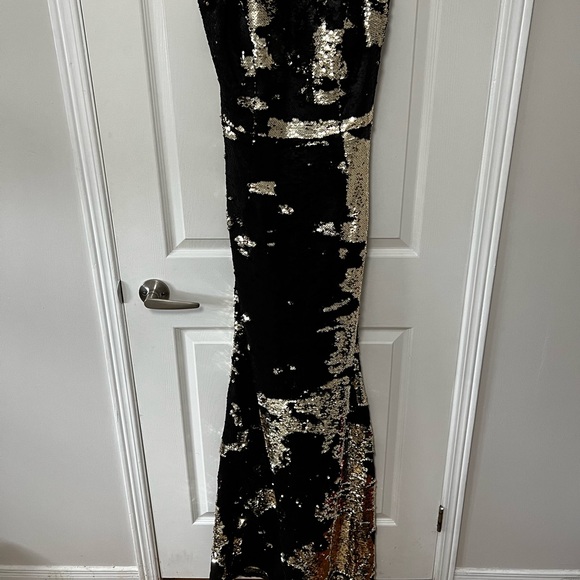 Long luxury dresse - Picture 2 of 3